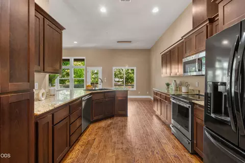 Kitchen - 642 Sheffield Dr, Eagle Point, OR 97524 photo 1 of 4