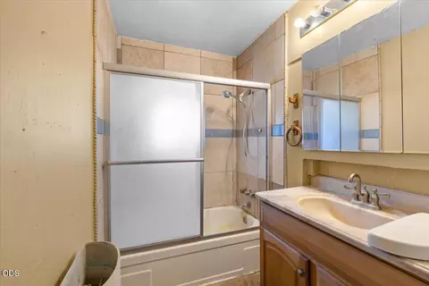 Bath - 6607 Pinehurst St, Central Point, OR 97502 photo 1 of 1