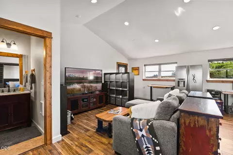 Living - 22311 Mcardle Rd, Bend, OR 97702 photo 6 of 6