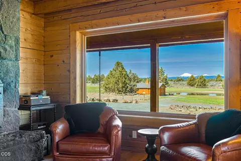 Living - 22311 Mcardle Rd, Bend, OR 97702 photo 5 of 6