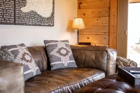 Living - 22311 Mcardle Rd, Bend, OR 97702 photo 1 of 6