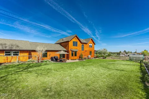 Exterior - 22311 Mcardle Rd, Bend, OR 97702 photo 6 of 8