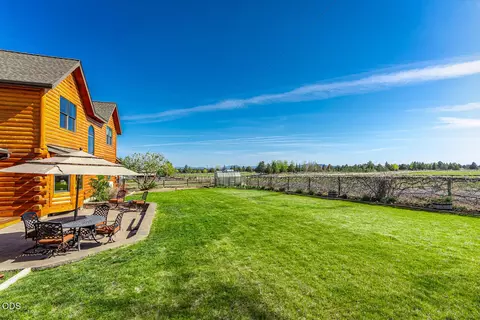 Exterior - 22311 Mcardle Rd, Bend, OR 97702 photo 5 of 8