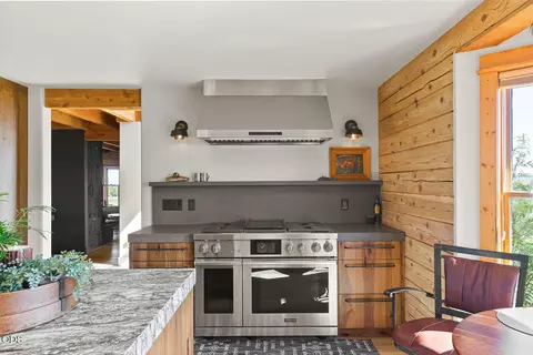 Kitchen - 22311 Mcardle Rd, Bend, OR 97702 photo 5 of 14