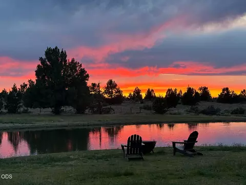 View/Area - 22311 Mcardle Rd, Bend, OR 97702 photo 2 of 8