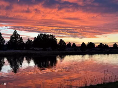 View/Area - 22311 Mcardle Rd, Bend, OR 97702 photo 3 of 8