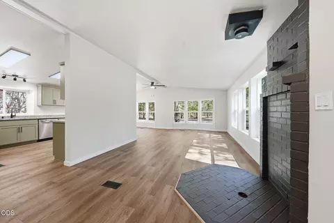 Living - 50858 Fawn Loop, La Pine, OR 97739 photo 2 of 11