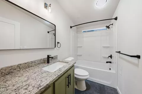 Bath - 50858 Fawn Loop, La Pine, OR 97739 photo 4 of 4