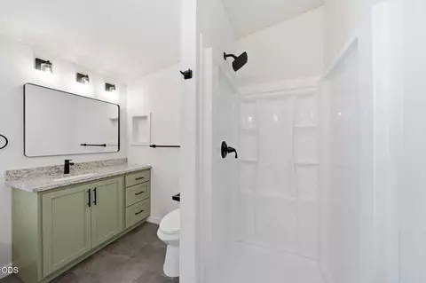 Bath - 50858 Fawn Loop, La Pine, OR 97739 photo 2 of 4