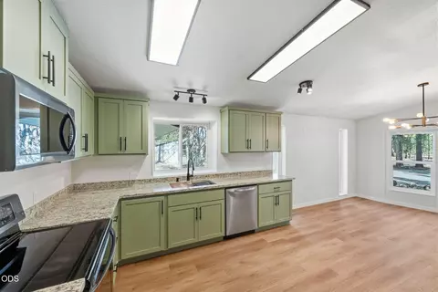 Kitchen - 50858 Fawn Loop, La Pine, OR 97739 photo 2 of 2