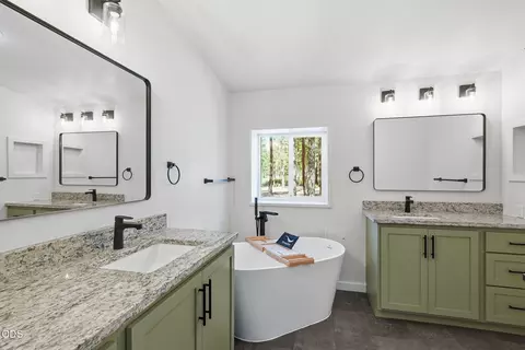 Bath - 50858 Fawn Loop, La Pine, OR 97739 photo 1 of 4