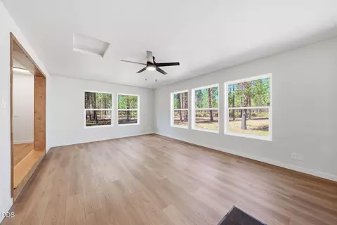 Living - 50858 Fawn Loop, La Pine, OR 97739 photo 9 of 11
