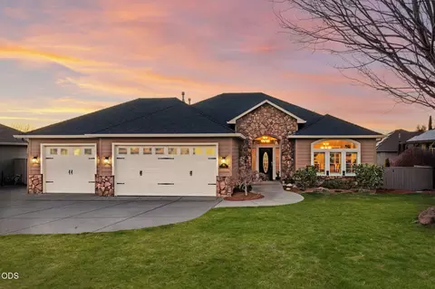 410 Lone Oak Dr, Medford, OR 97504