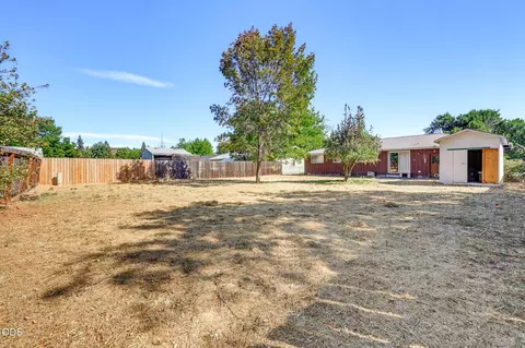 Exterior - 520 Elm Way, Eagle Point, OR 97524 photo 6 of 7