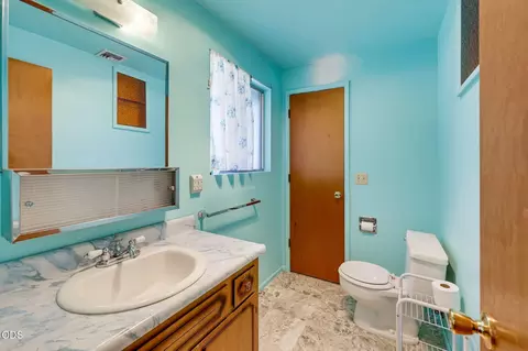 Bath - 520 Elm Way, Eagle Point, OR 97524 photo 1 of 1