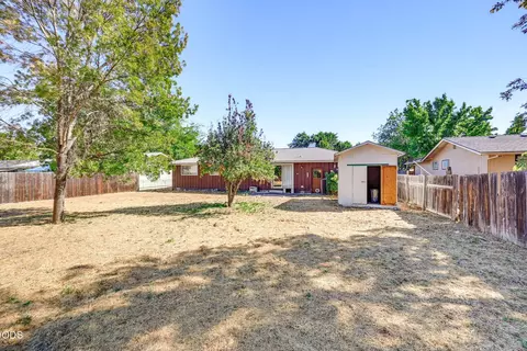 Exterior - 520 Elm Way, Eagle Point, OR 97524 photo 5 of 7