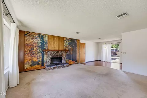 Living - 520 Elm Way, Eagle Point, OR 97524 photo 1 of 7