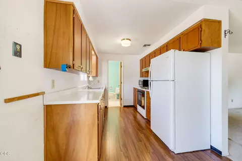 Kitchen - 520 Elm Way, Eagle Point, OR 97524 photo 1 of 4