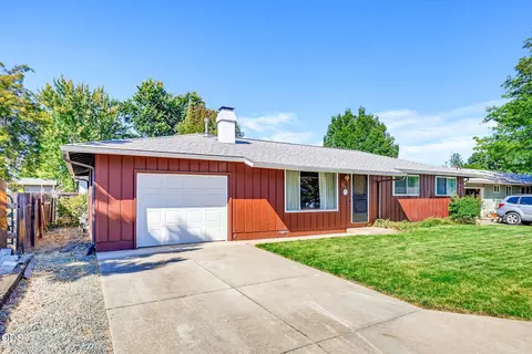Exterior - 520 Elm Way, Eagle Point, OR 97524 photo 1 of 7