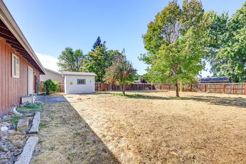 Exterior - 520 Elm Way, Eagle Point, OR 97524 photo 3 of 7