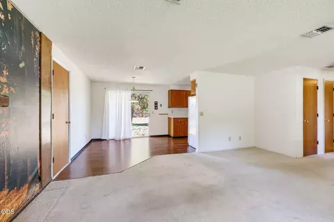 Living - 520 Elm Way, Eagle Point, OR 97524 photo 5 of 7