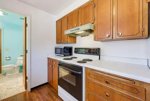 Kitchen - 520 Elm Way, Eagle Point, OR 97524 photo 2 of 4