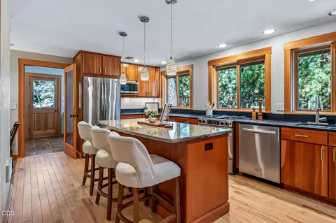 Kitchen - 770 NW Broken Arrow Rd, Bend, OR 97703 photo 1 of 8