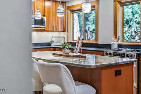 Kitchen - 770 NW Broken Arrow Rd, Bend, OR 97703 photo 6 of 8