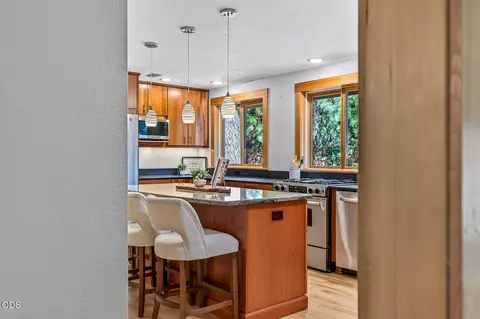 Kitchen - 770 NW Broken Arrow Rd, Bend, OR 97703 photo 5 of 8