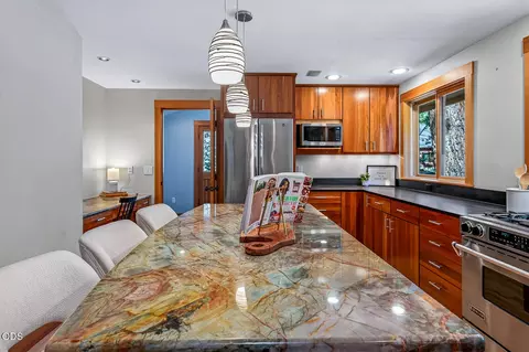 Kitchen - 770 NW Broken Arrow Rd, Bend, OR 97703 photo 3 of 8