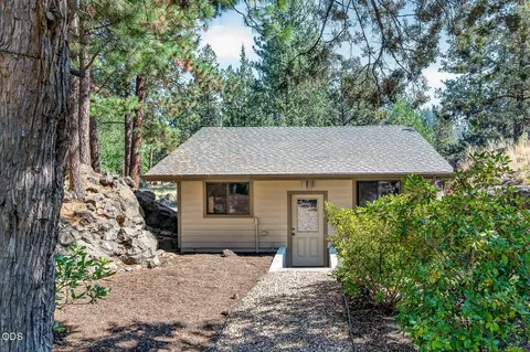 Exterior - 770 NW Broken Arrow Rd, Bend, OR 97703 photo 11 of 13