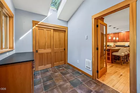 Entry Way - 770 NW Broken Arrow Rd, Bend, OR 97703 photo 1 of 1