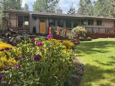 Exterior - 770 NW Broken Arrow Rd, Bend, OR 97703 photo 2 of 13