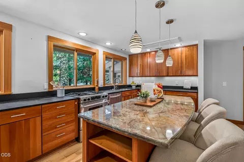 Kitchen - 770 NW Broken Arrow Rd, Bend, OR 97703 photo 2 of 8