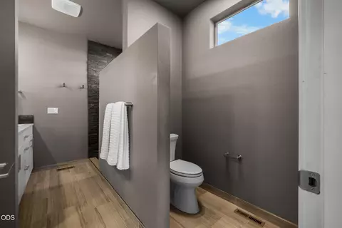 Bath - 60057 SE Ruby Peak Loop, Bend, OR 97702 photo 1 of 3