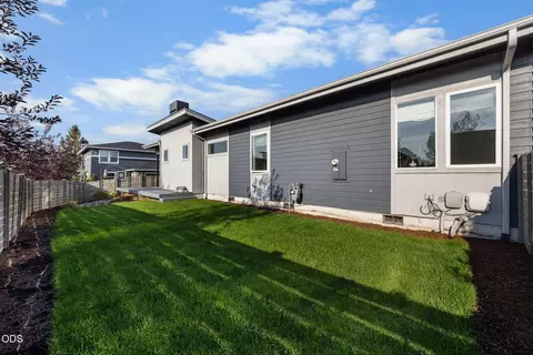 Exterior - 60057 SE Ruby Peak Loop, Bend, OR 97702 photo 3 of 4