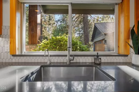 Kitchen - 60780 Currant Way, Bend, OR 97702 photo 5 of 9
