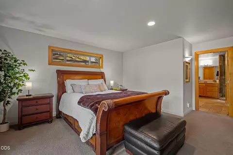 Bedroom - 60780 Currant Way, Bend, OR 97702 photo 3 of 8