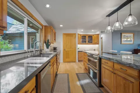 Kitchen - 60780 Currant Way, Bend, OR 97702 photo 6 of 9