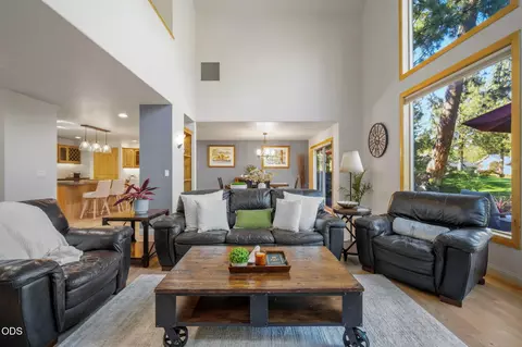 Living - 60780 Currant Way, Bend, OR 97702 photo 4 of 5