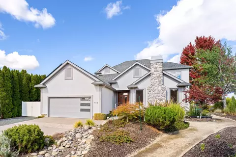 142 Prairie Landing Dr, Eagle Point, OR 97524