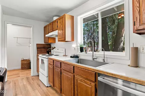 Kitchen - 56256 Eider Rd, Bend, OR 97707 photo 5 of 5