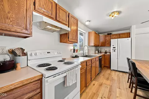 Kitchen - 56256 Eider Rd, Bend, OR 97707 photo 3 of 5