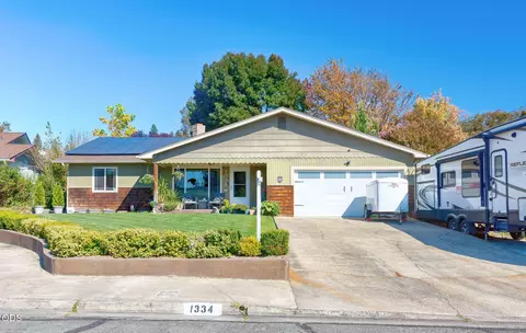 1334 SW Isham St, Grants Pass, OR 97526