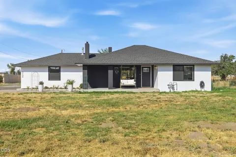 5730 Homedale Rd, Klamath Falls, OR 97603