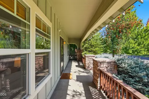 Exterior - 20256 Halfway Rd, Bend, OR 97703 photo 5 of 14