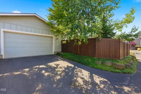 Exterior - 20256 Halfway Rd, Bend, OR 97703 photo 12 of 14