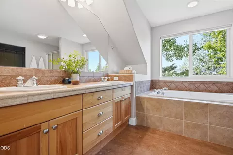 Bath - 20256 Halfway Rd, Bend, OR 97703 photo 1 of 4