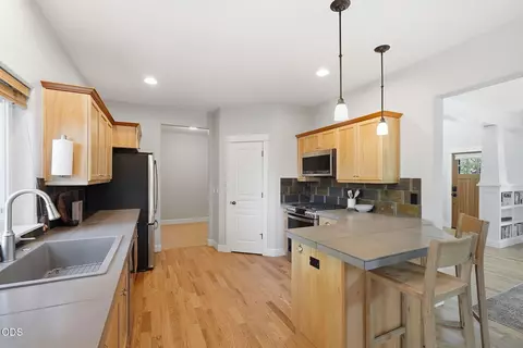 Kitchen - 20256 Halfway Rd, Bend, OR 97703 photo 4 of 4