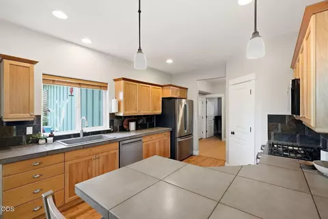 Kitchen - 20256 Halfway Rd, Bend, OR 97703 photo 3 of 4